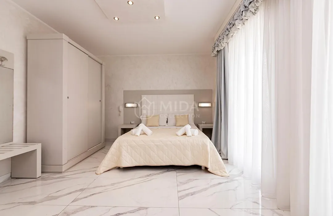 Riviera Luxury Rooms-1