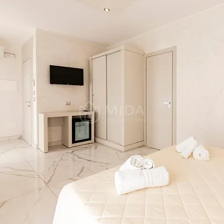 Riviera Luxury Rooms-3